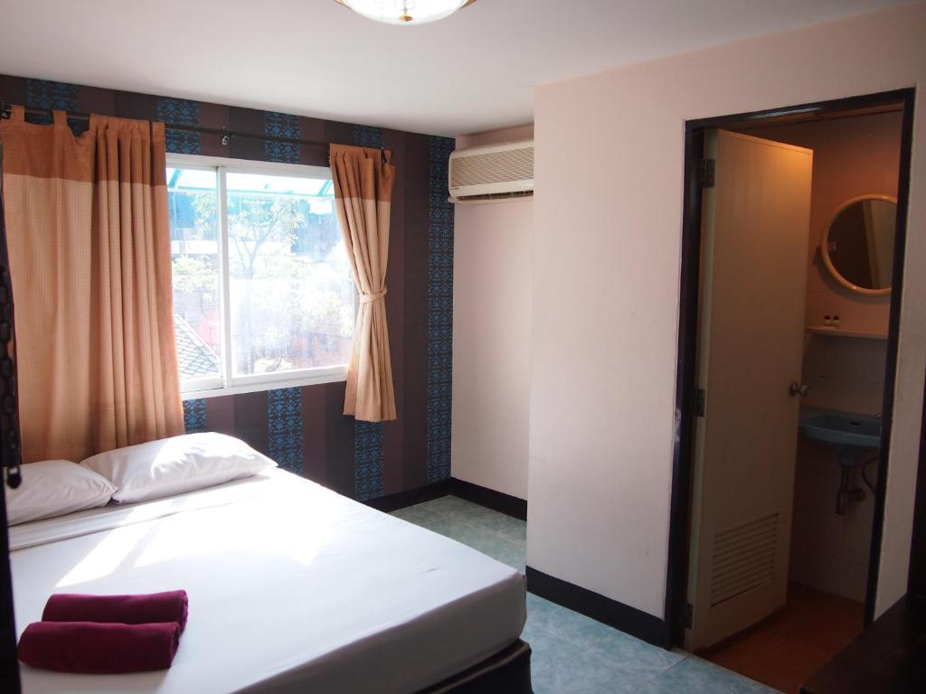 Four Sons Inn Bangkok Habitación foto