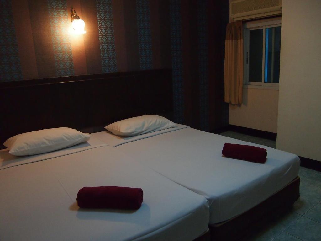 Four Sons Inn Bangkok Habitación foto