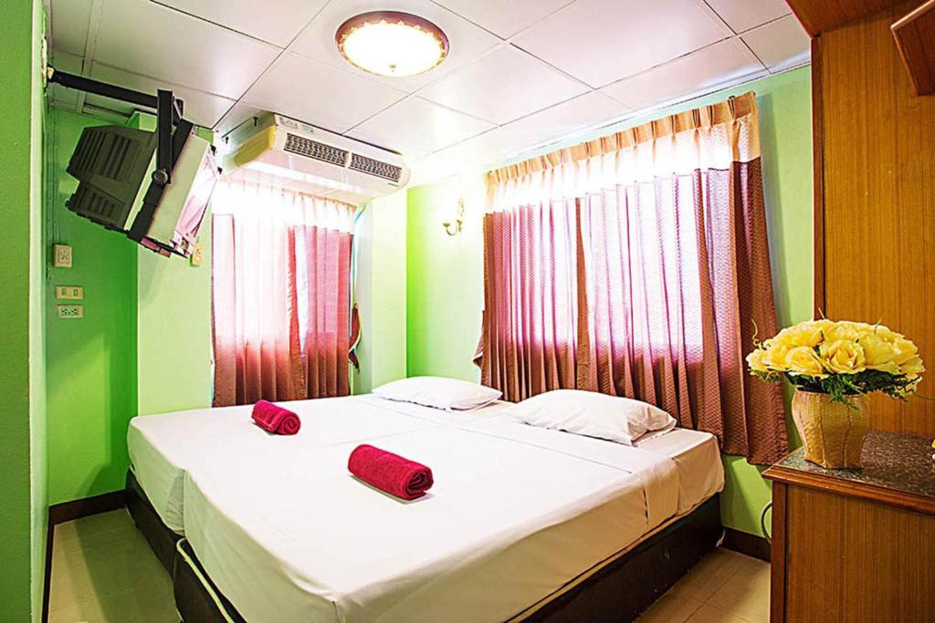 Four Sons Inn Bangkok Habitación foto
